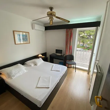 Hvar 3* Jelsa (Hvar)