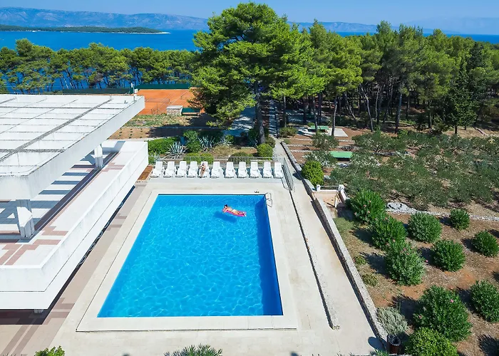 Hvar 3*